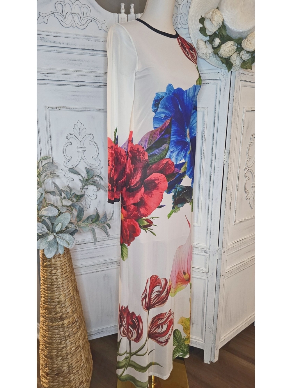 Alice + Olivia Delora Bold Blooms Floral Long Sleeve Maxi Dress - Picture 4 of 13